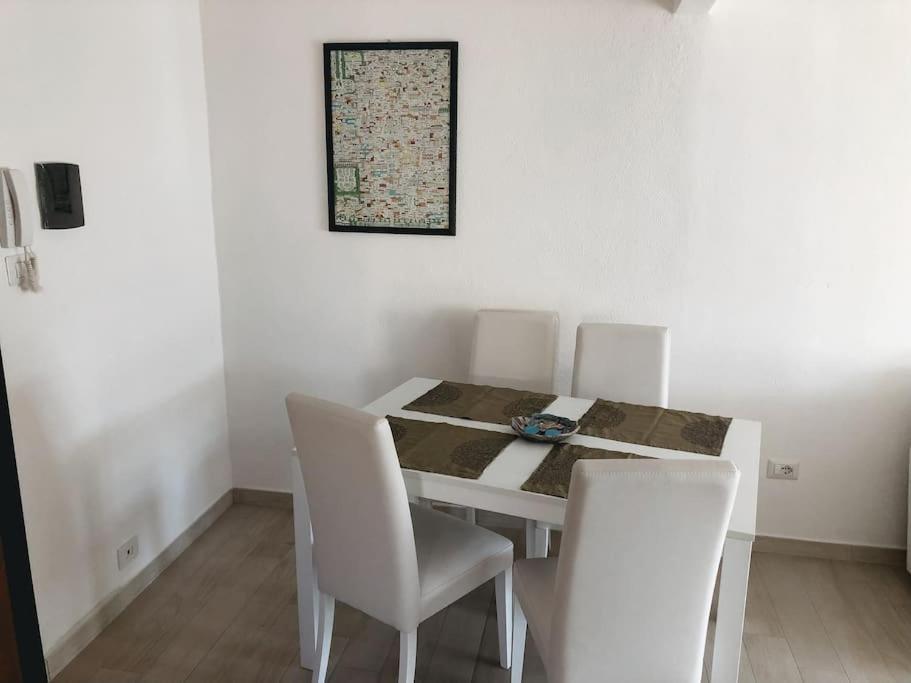 Luis Apartment - Appartamento Per Single O Coppia R7265 Нуоро Екстериор снимка